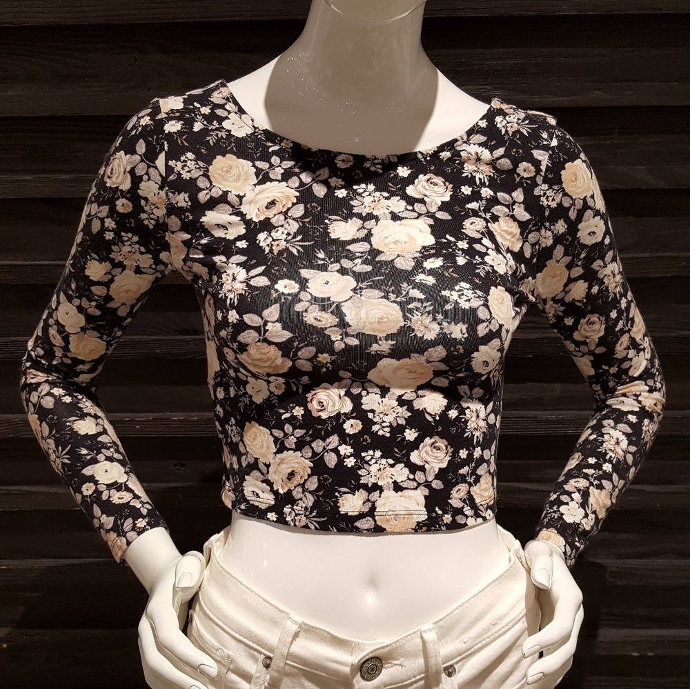 FOREVER21 Long Sleeve Floral Crop Top